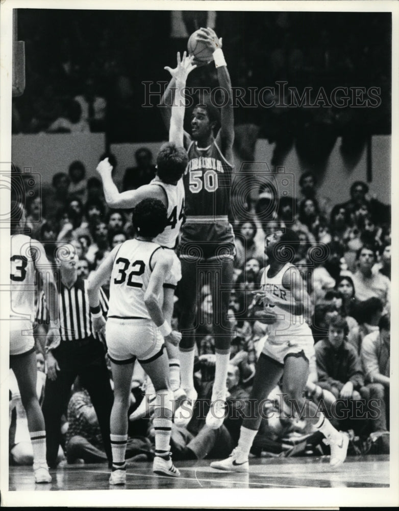 1951 Press Photo Virginia Ralph Sampson vs Wagner&#39;s J Ciampaglio, R Amejko- Historic Images