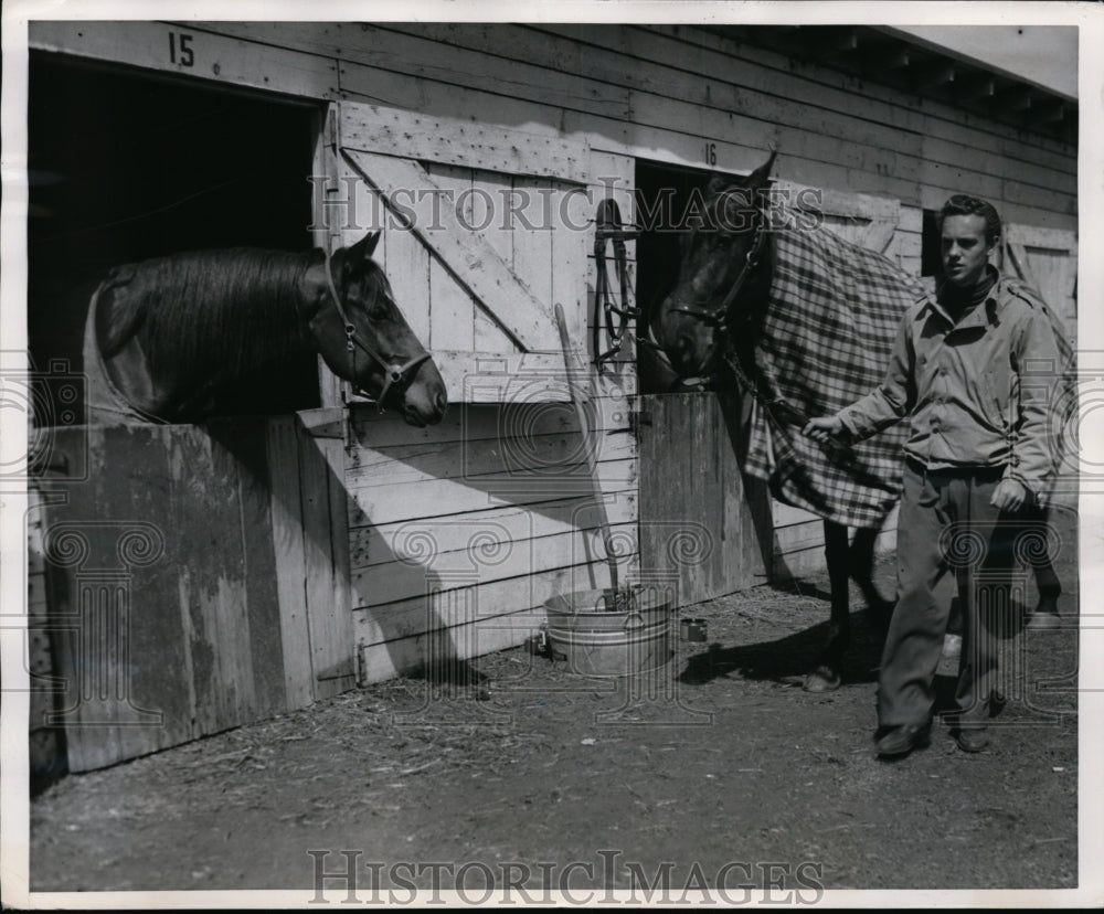 1950 Press Photo Chief Nutonia at Norman Towne Stable with boy Richard Haig - Historic Images