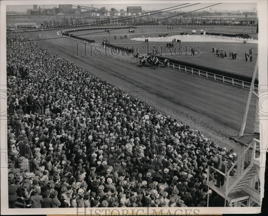 1941 Press Photo Crowds at Sportsman Park track for Hawthorne Handicap - Historic Images