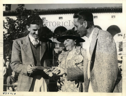 1937 Press Photo Johnny Revolta wins Miami Biltmore Open, Mrs HL Doherty - Historic Images