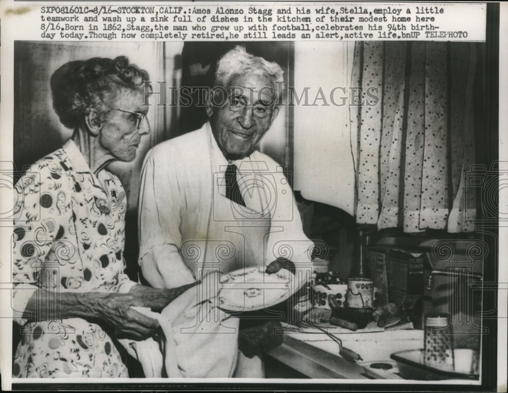 1957 Press Photo Amos Alonzo Stagg &amp; wife Stella at age 92 in Stockton CA - Historic Images