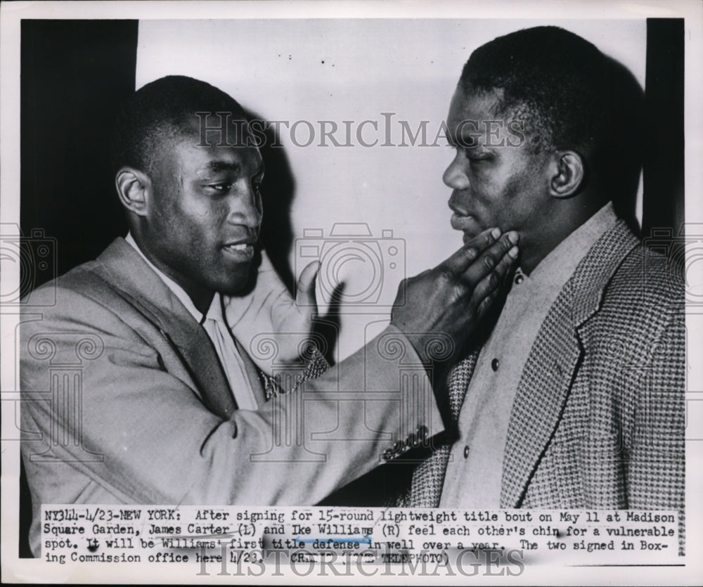 1951 Press Photo James Carter &amp; Ike Williams at NY Boxing Commission offices - Historic Images