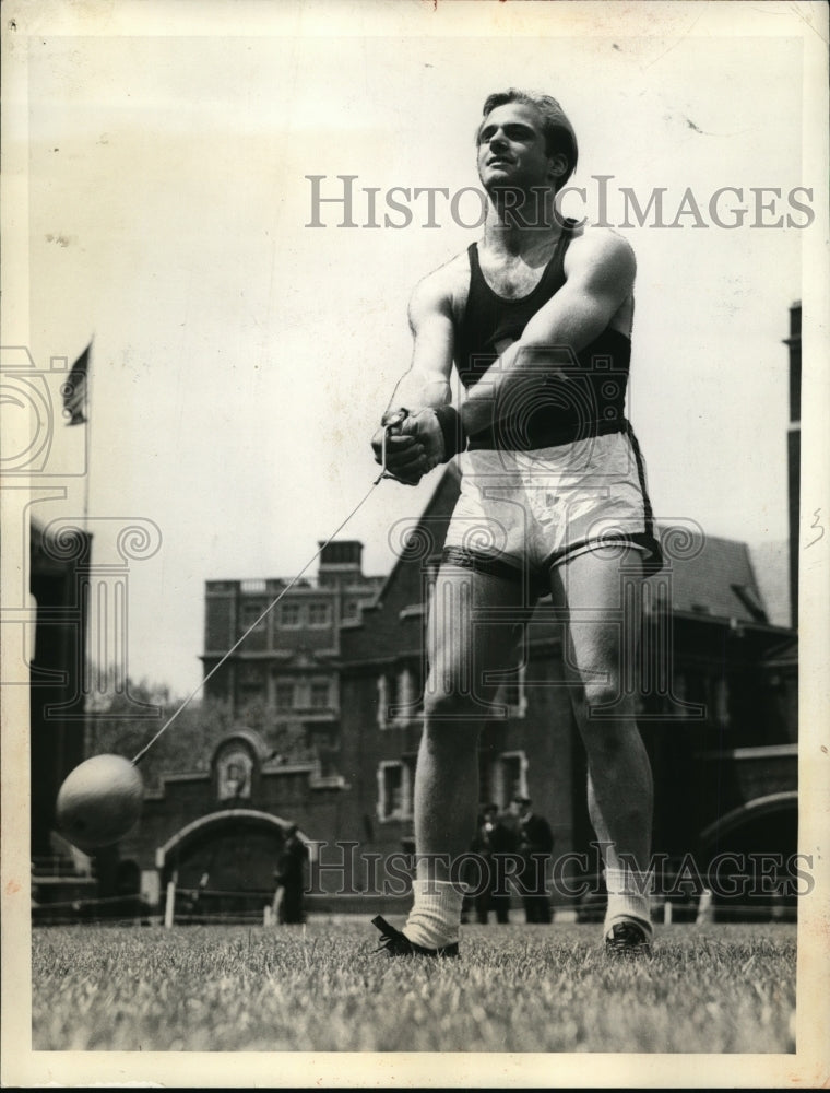 1941 Press Photo Vincent Carpenter hammer throw 168&#39; 11&quot; at Penn Relays - Historic Images