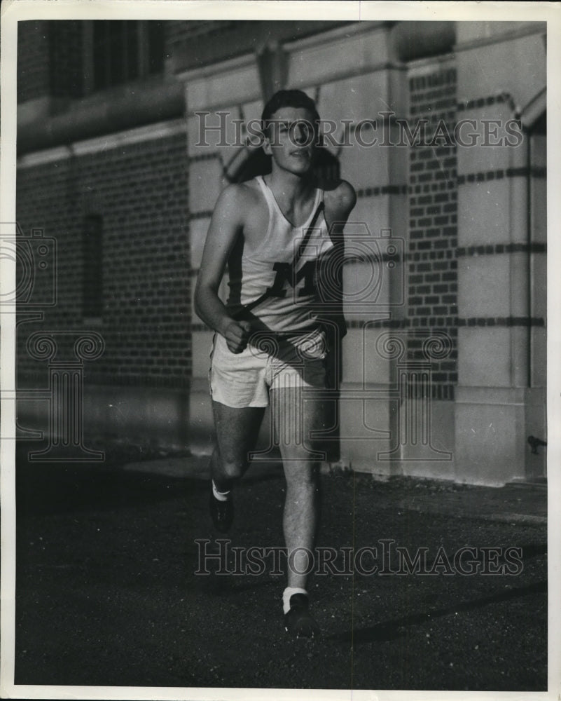 1938 Press Photo Ross Faulkner University of Michigan track star - nes40502- Historic Images