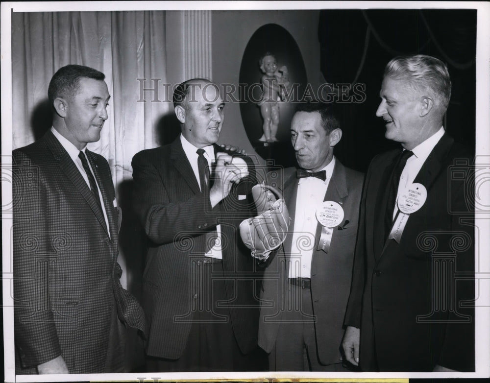 1960 Press Photo Dutch Leonard ex Cubs, Edwin Abbott, JM Babcock - nes40698- Historic Images