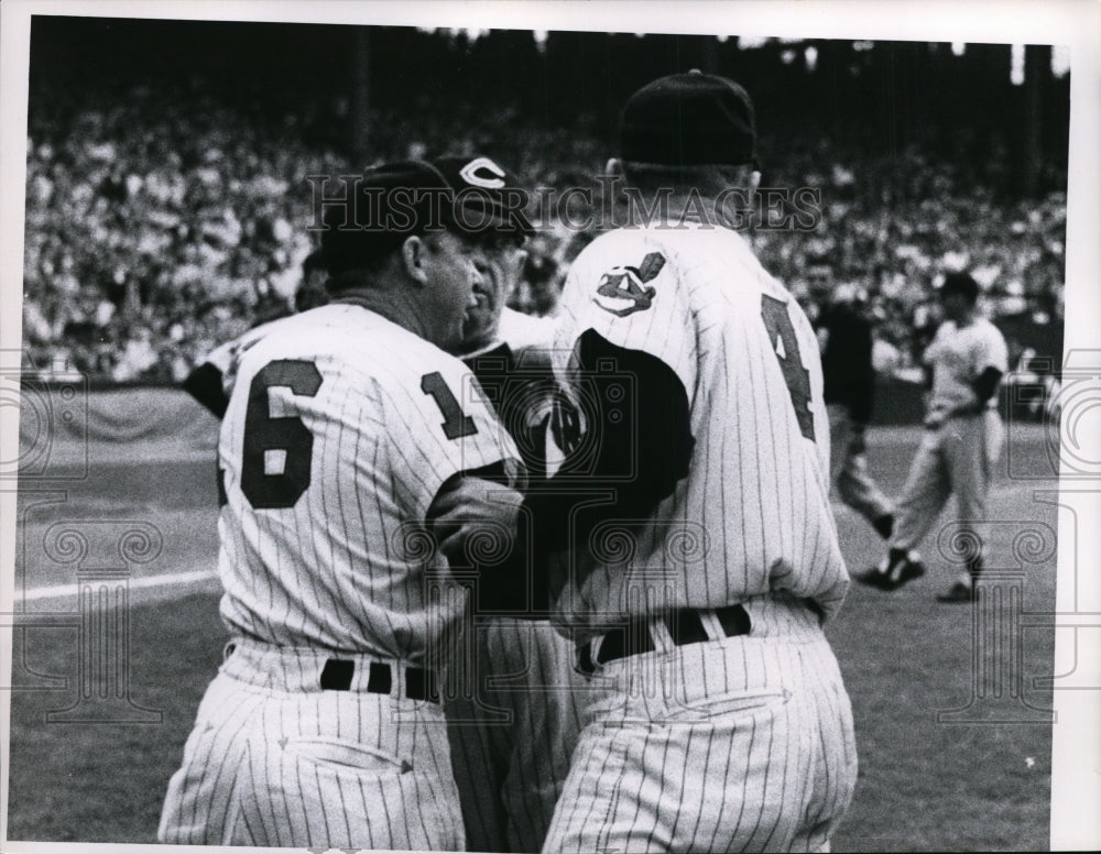 1961 Press Photo Cleveland Indians Temple, Nieman & manager Dykes - nes40794- Historic Images