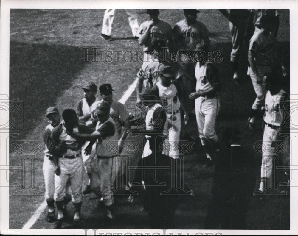 1965 Press Photo Indian Pedro Gonzalez &amp; teammates at game vs Tigers - nes40796- Historic Images