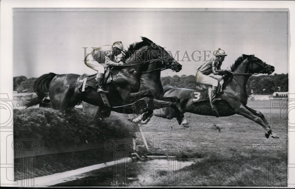 1960 Press Photo Belmont Park Steeplechase Bemguala, Amateur in race - nes41010 - Historic Images