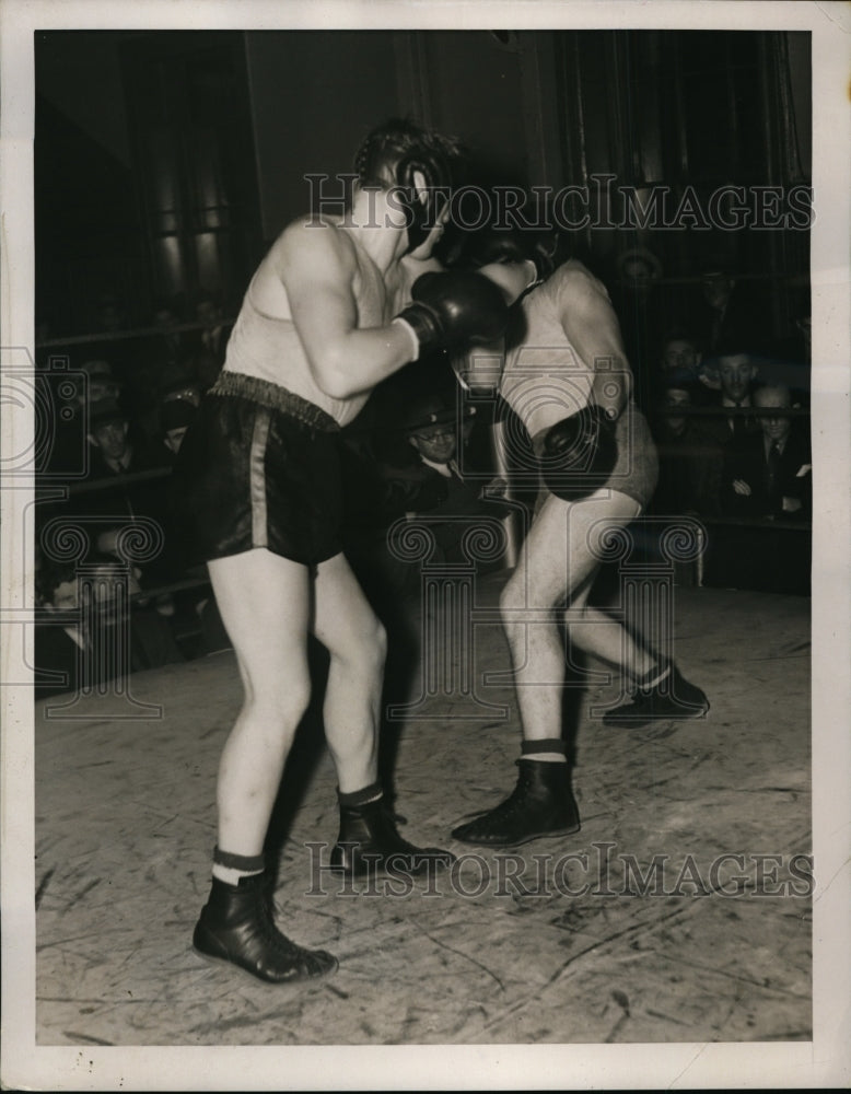 1939 Press Photo Tommy Farr in the ring with Abe Feldman at Stillman&#39;s Gym in NY - Historic Images