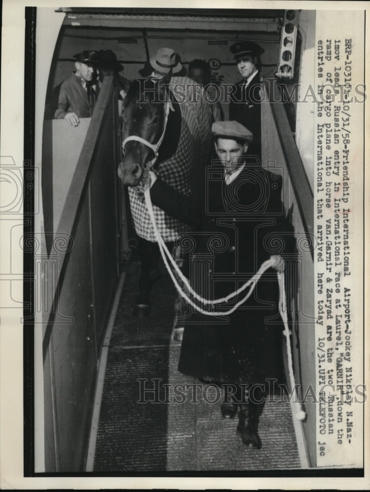 1958 Press Photo Jockey Nikolay Nazimov &amp; horse Garnir at Friendship airport - Historic Images