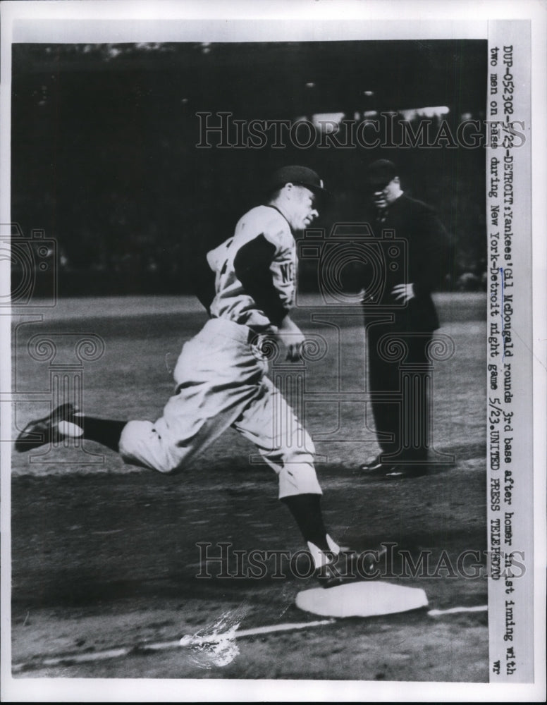 1958 Press Photo Yankee Gil McDougald scores homer vs Detroit - nes41135 - Historic Images