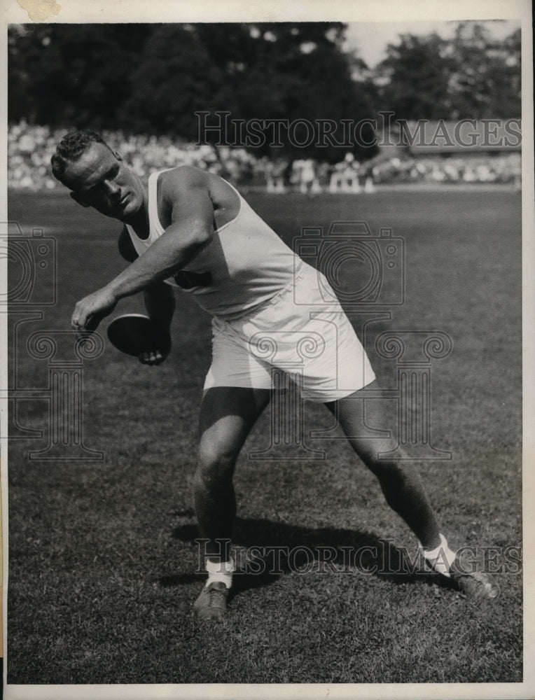 1932 Press Photo John Anderson at NY Athletic games at discus throw - nes42466 - Historic Images