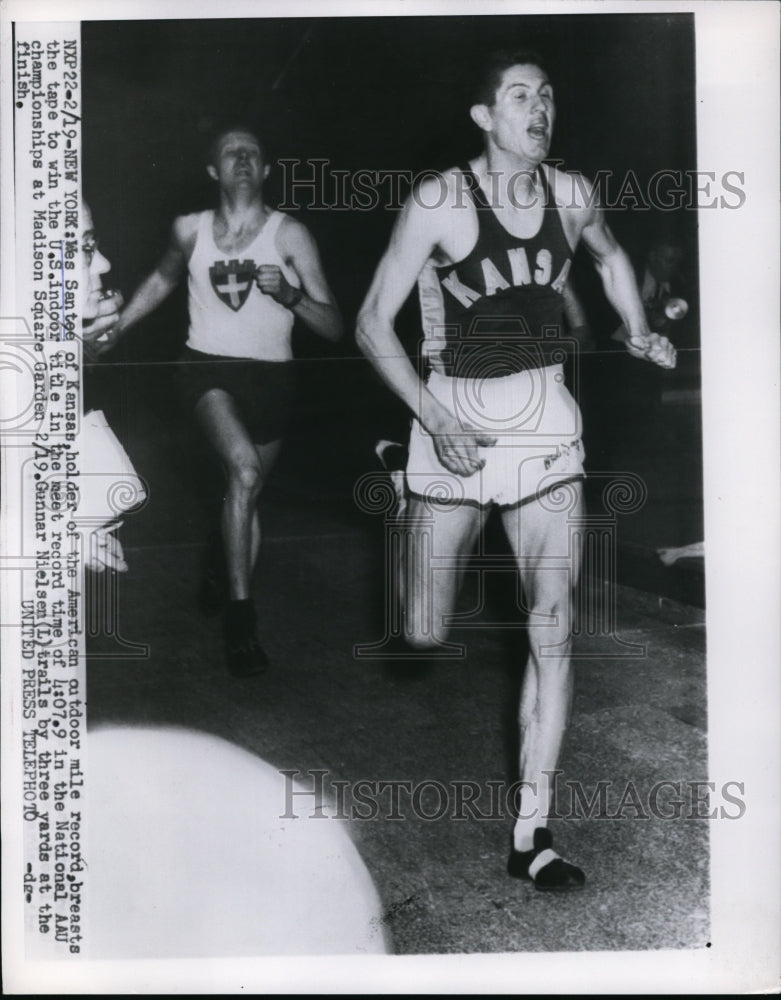 1955 Press Photo Wes Santee mile in 4:07.9 at National AAU meet in NY- Historic Images