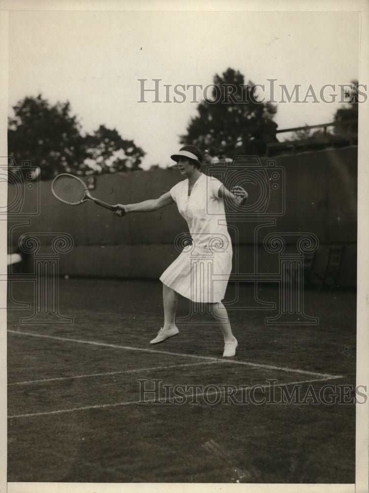 1926 Press Photo Helen Wills defeats Mrs Howard Davis at Seabright tennis- Historic Images
