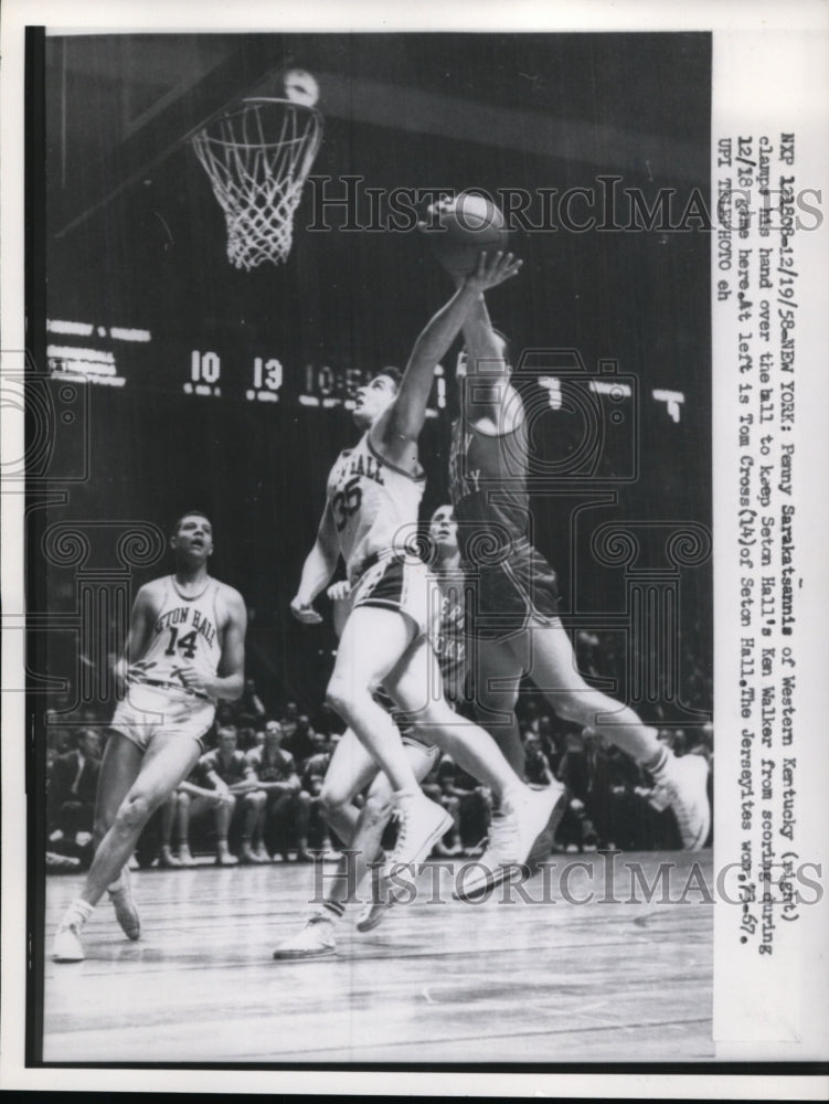 1958 Press Photo W KY Penny Sarakatsannis vs Seton Halls Ken Walker - nes43269 - Historic Images