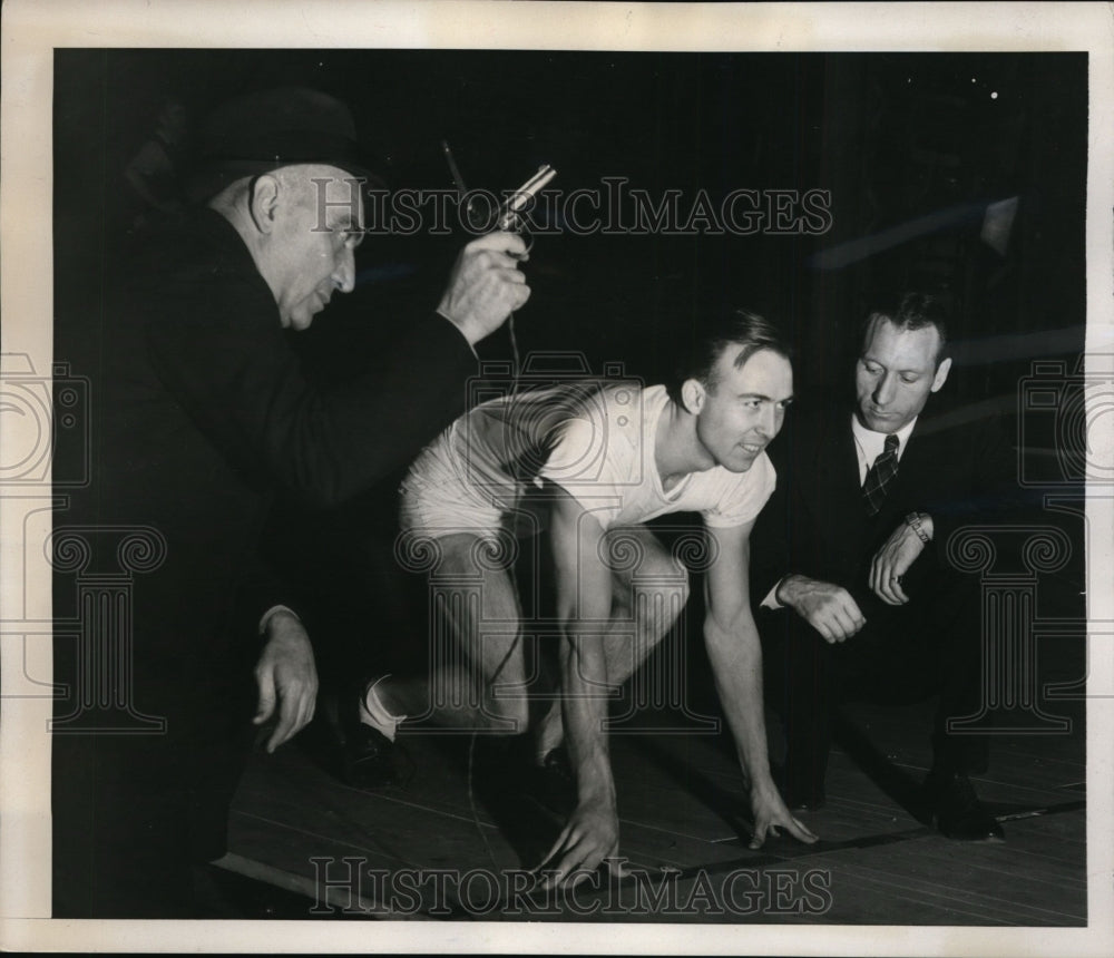 1938 Press Photo Glenn Cunningham, Lawson Robertson track coach with Beltzner- Historic Images