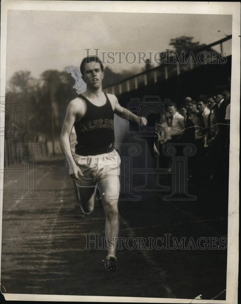 1936 Press Photo John Rogers Western Reserve track star in a race - nes44447 - Historic Images