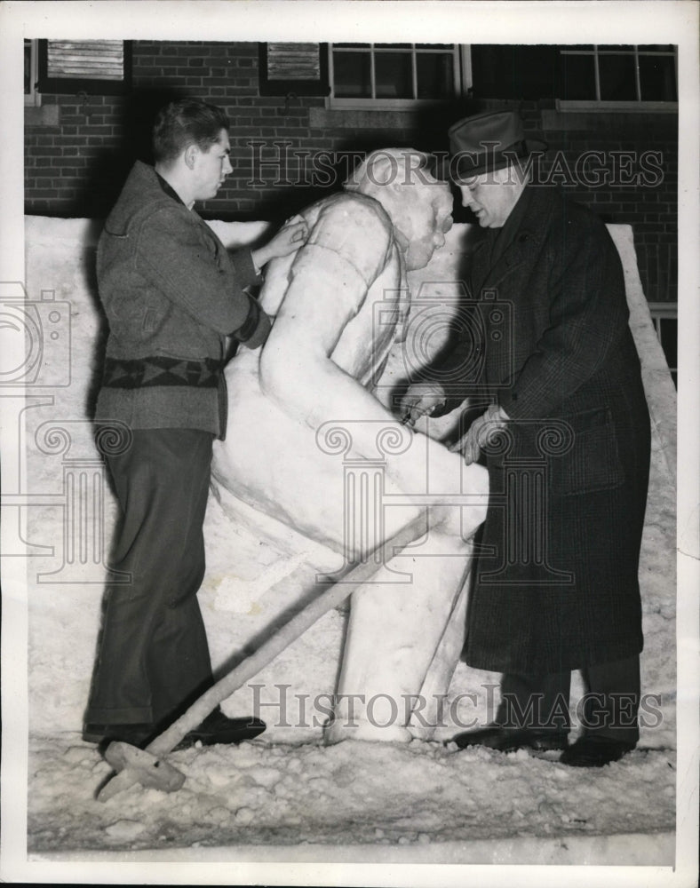1941 Press Photo Dartmouth Tuss McLaughrey & F Lofgren at Winter carnival - Historic Images