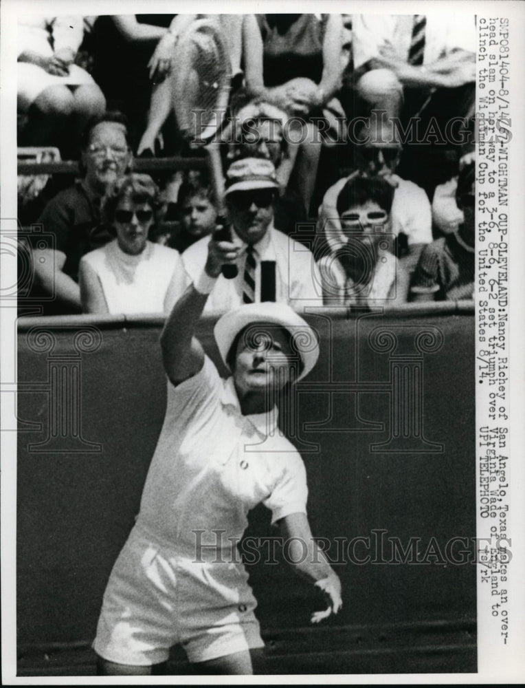 1967 Press Photo Nancy Richey vs Virginia Wade in Wightman Cup tennis- Historic Images