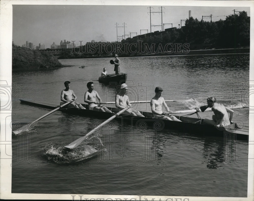 1943 Press Photo Coach William Kriger &amp; Wyandotte Boat Club in Philadelphia- Historic Images