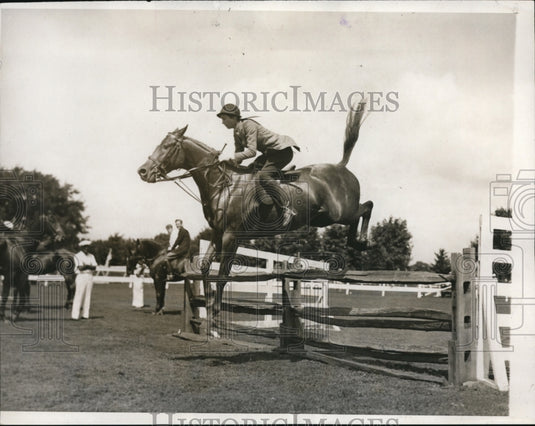 1932 Press Photo Carol Gimbel on His Elegance at Westchester Horse show NY - Historic Images