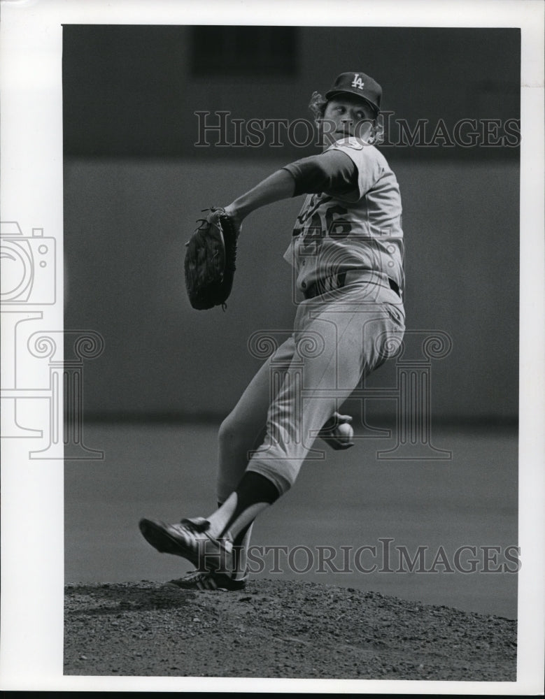 1976 Press Photo LA Dodger Burt Hooten on the pitching mound- Historic Images