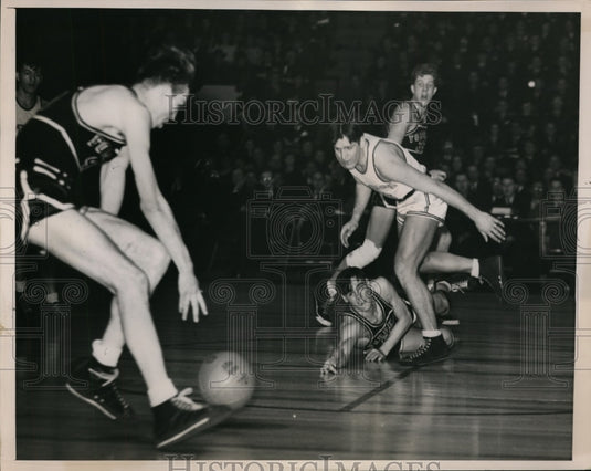 1940 Press Photo John Carroll and Robert Sherry of Fordham U Basketball team - Historic Images