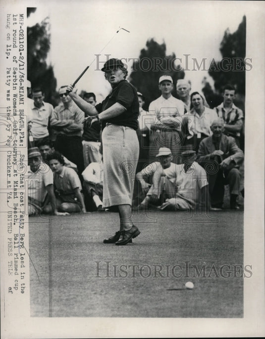 1956 Press Photo Patty Berg leads Serbin Women's Golf tournament in Miami Beach - Historic Images