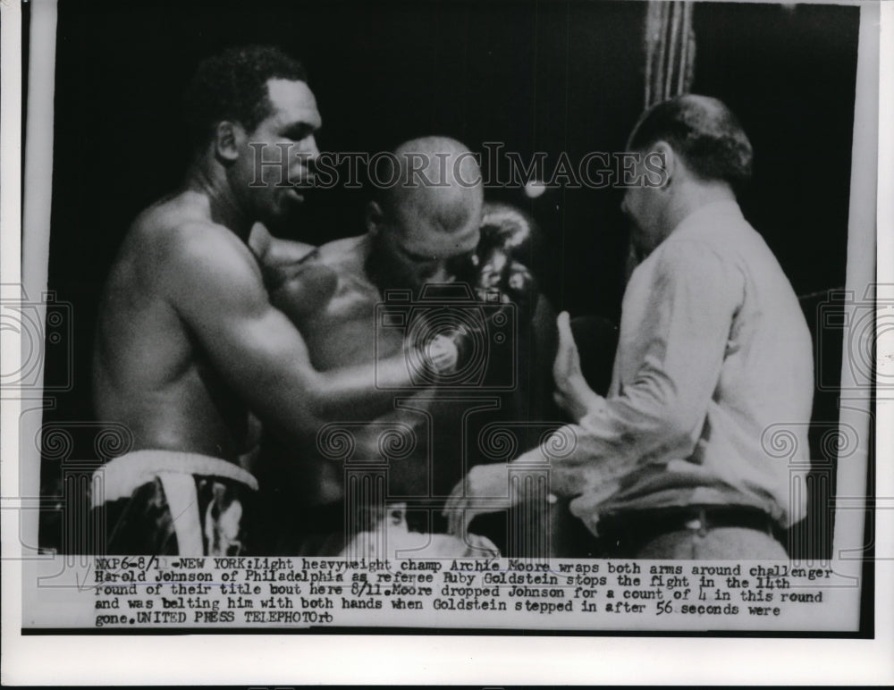 1954 Press Photo Light heavyweight champ Archie Moore embraces Harold Johnson - Historic Images