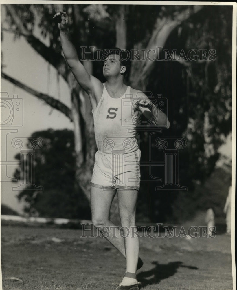 1933 Press Photo Nelson Gray of Stanford at shotputt & discus throws - Historic Images