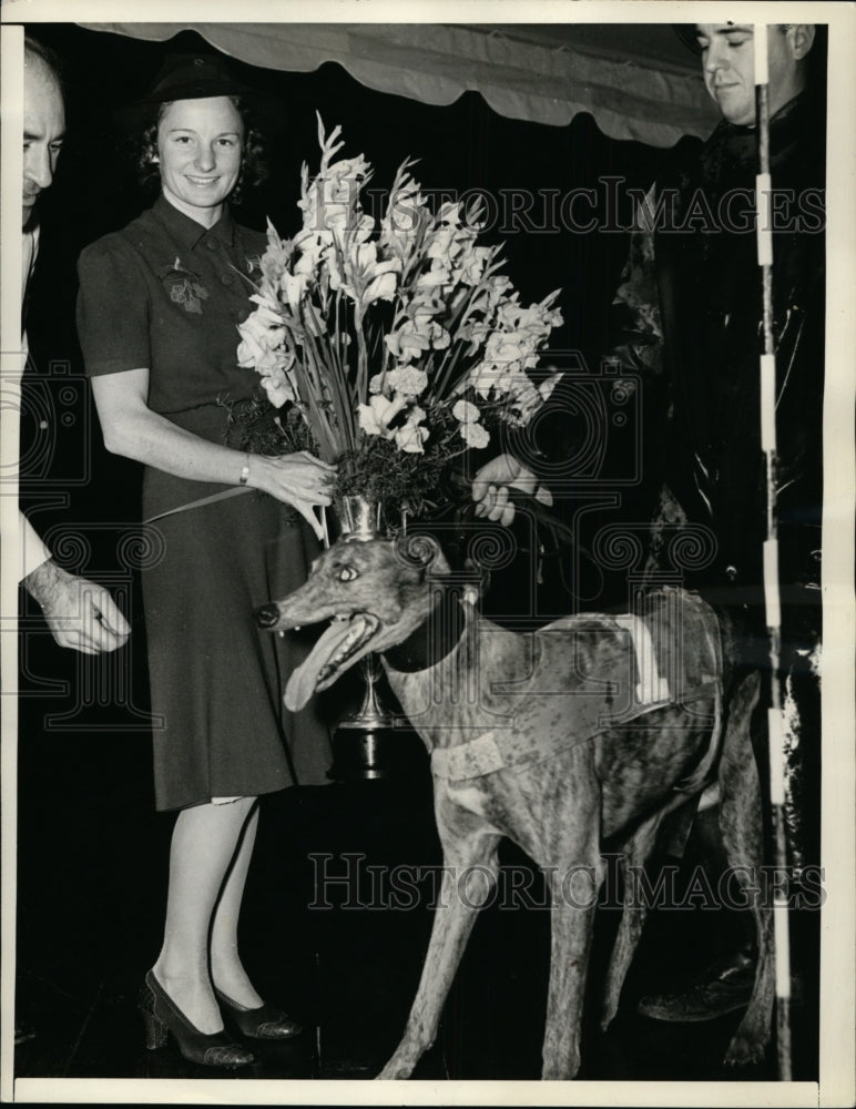 1938 Press Photo Katherine Rawls swim star & greyhound at Miami Florida- Historic Images