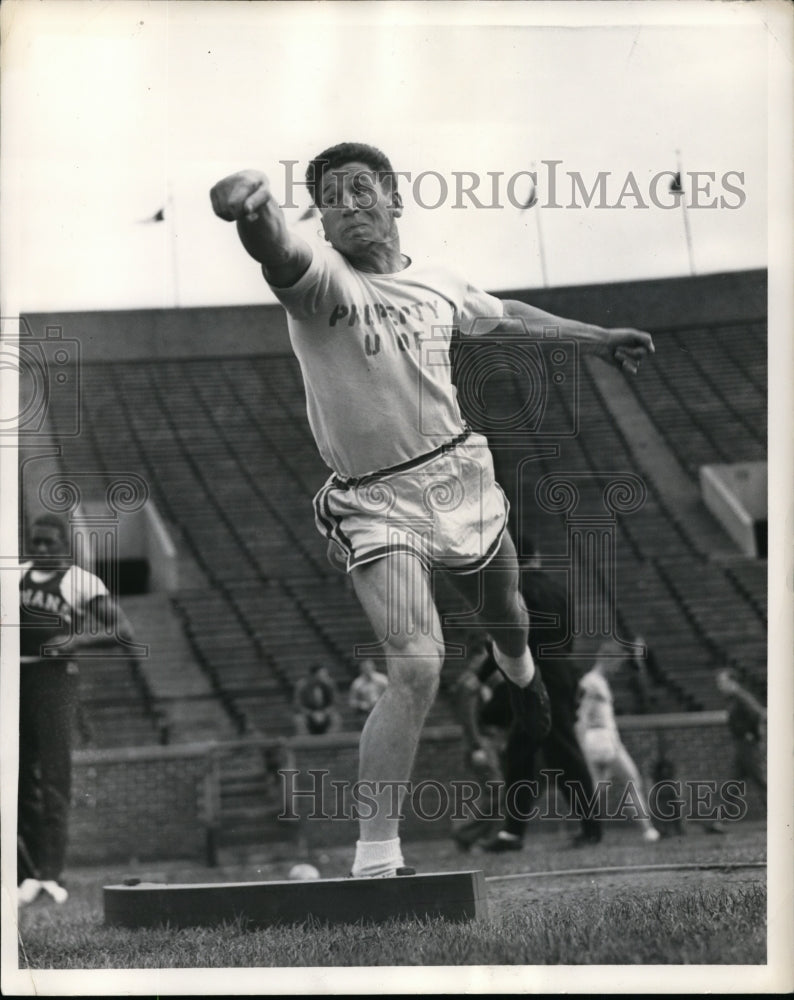 1941 Press Photo Paskavan of Wisconsin shot putts 49 feet at U of MN meet- Historic Images