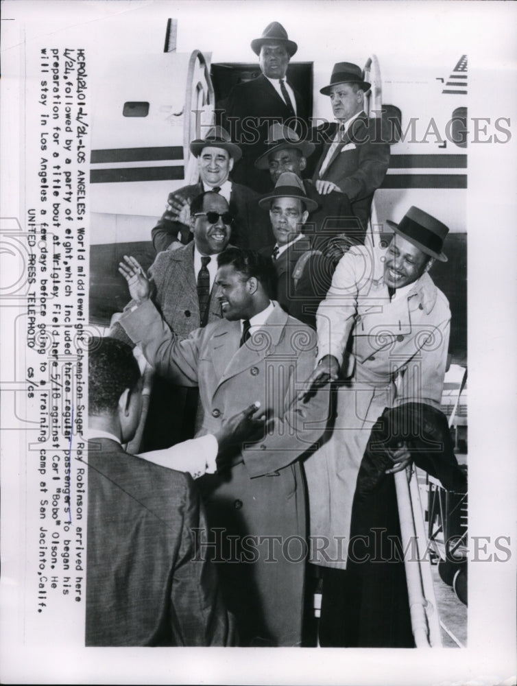 1956 Press Photo Sugar Ray Robinson arrives in LA for bout vs Carl Bobo Olson- Historic Images