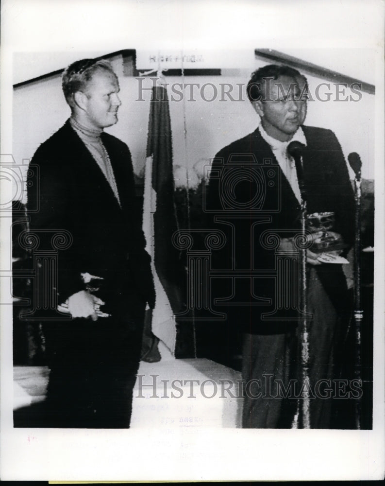 1966 Press Photo Jack Nicklaus &amp; Arnold Palmer capture Canada Cup in Toyko- Historic Images