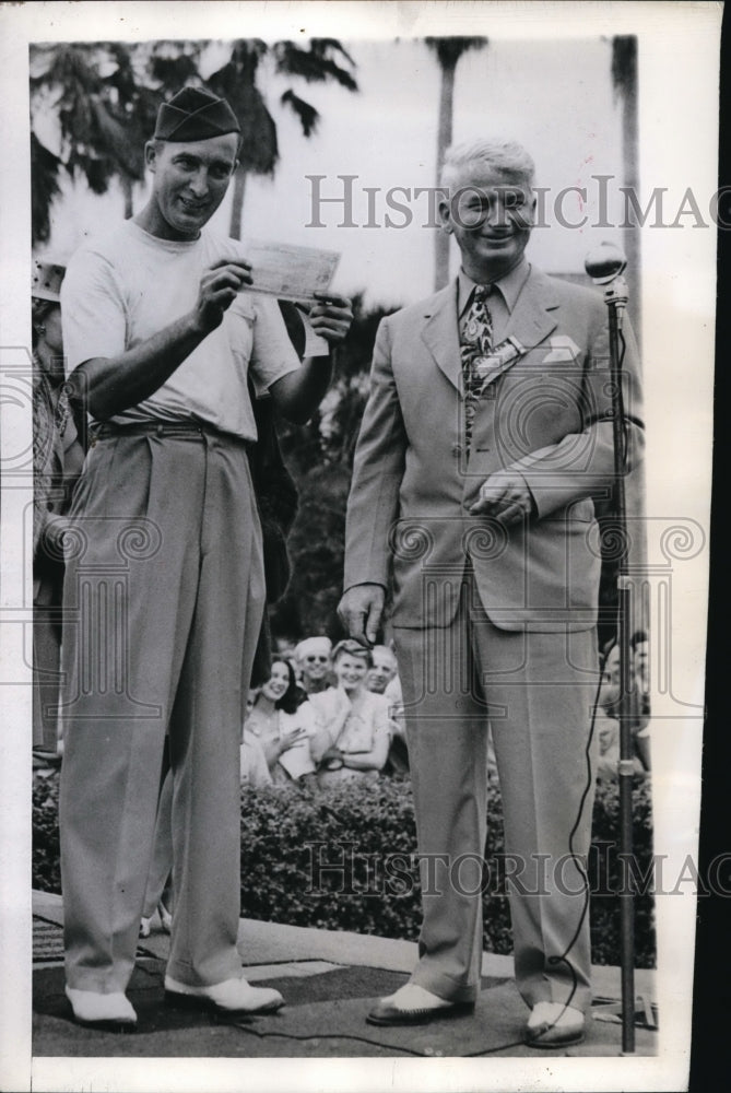 1944 Press Photo S/Sgt EJ Dutch Harrison at Miami Open win, AB Curry &amp; a check- Historic Images