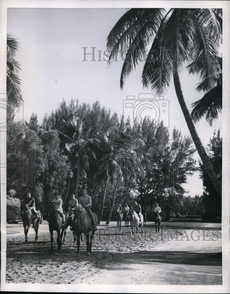 1952 Press Photo Hialeah track in Florida horses at morning workout - Historic Images