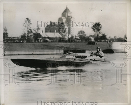 1937 Press Photo Maurice Vasseur drives the Rafale VI in Detroit race- Historic Images