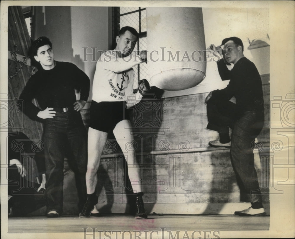 1948 Press Photo Boxer Billy Wallace works out at US Naval Training Station- Historic Images