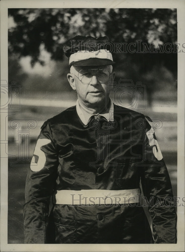 1933 Press Photo Horse trainer and reinsman Bon F. White poses for portrait - Historic Images