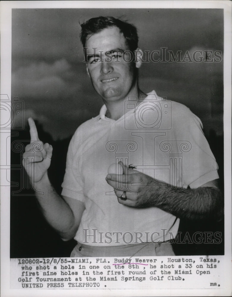 1955 Press Photo Golfer Buddy Weaver scores hole in one during the Miami Open- Historic Images