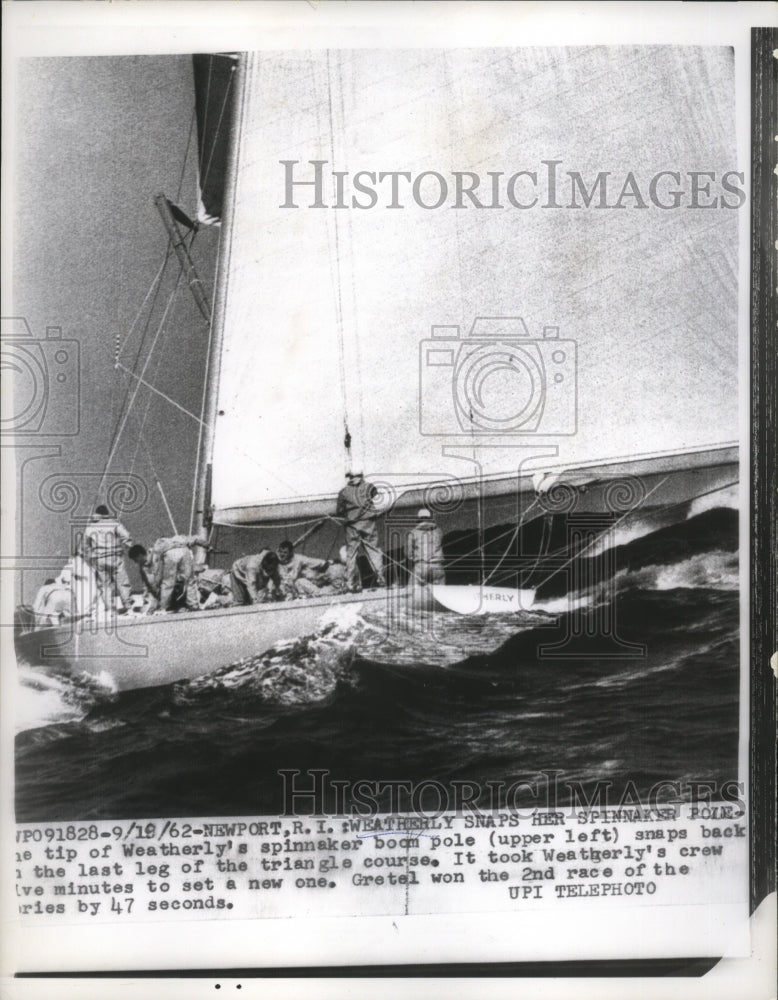 1962 Press Photo Weatherly and his crew fixing spinnaker on their boat - Historic Images