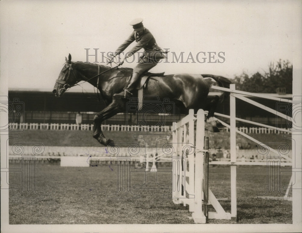 1926 Press Photo Moonraker makes jump at District horse show jumping competition - Historic Images