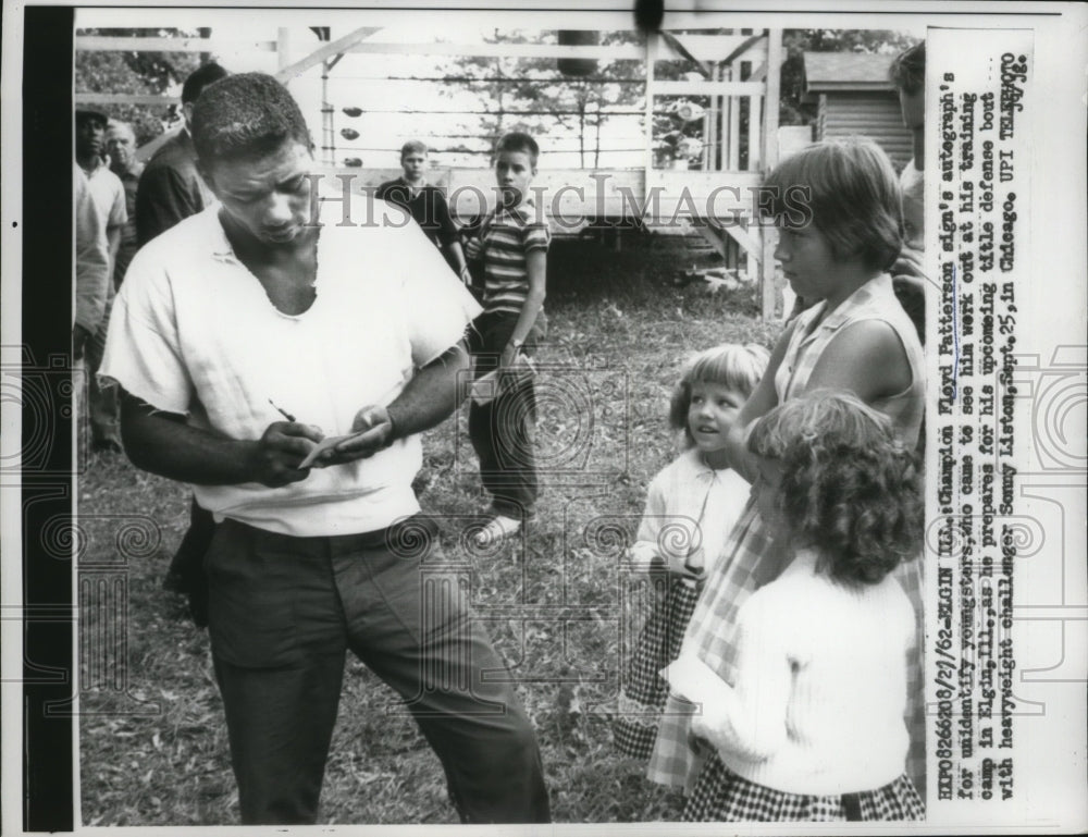 1962 Press Photo Boxing champ Floyd Patterson signs autographs for kids - Historic Images