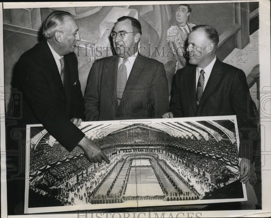 1955 Press Photo US Olympic Association president Tug Wilson shows exhibit - Historic Images
