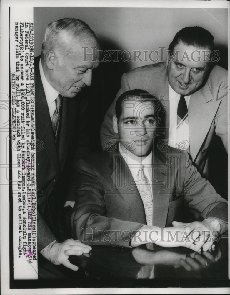 1955 Press Photo Boxing champ Bobo Olson in Federal court with attorney, manager - Historic Images