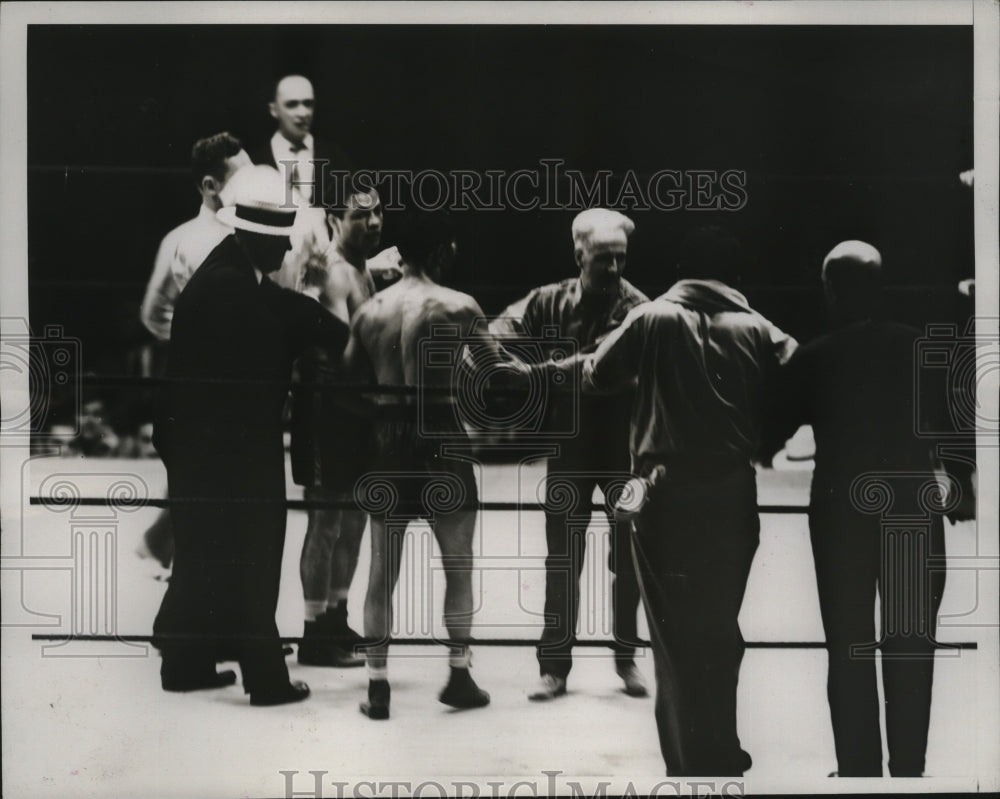 1934 Press Photo Boxer Tony Canzoneri shakes hands with opponent Frankie Klick- Historic Images