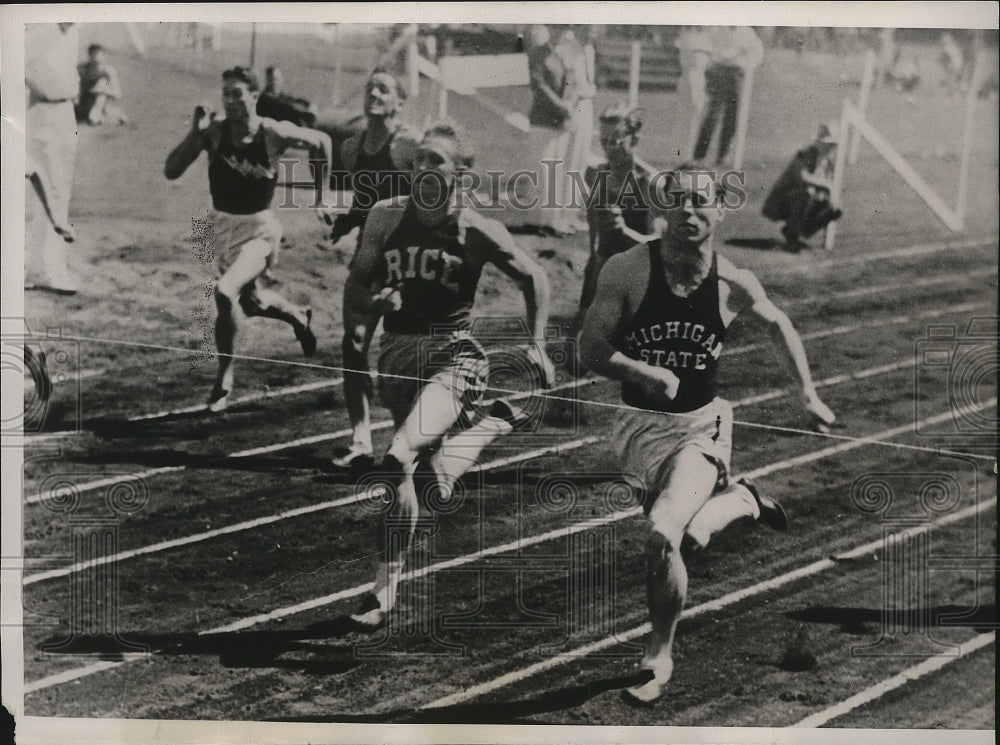 1939 Press Photo Wilbur Greer beats Fred Wolcott in 100 yd dash in Texas Relays - Historic Images