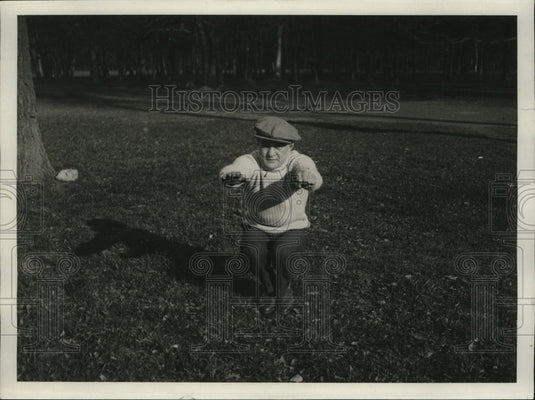 1929 Press Photo Boxer Emile Pladner does squats while training outside - Historic Images