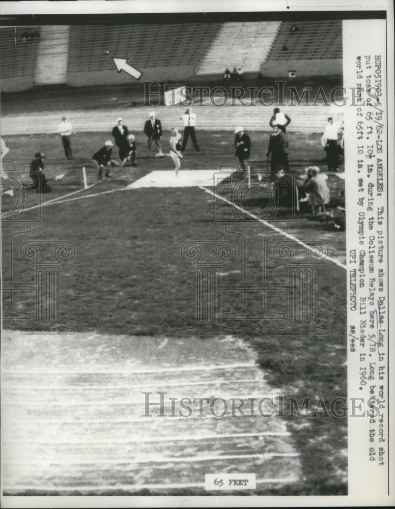 1962 Press Photo USC shot putter Dallas Long sets new world record - nes51925 - Historic Images