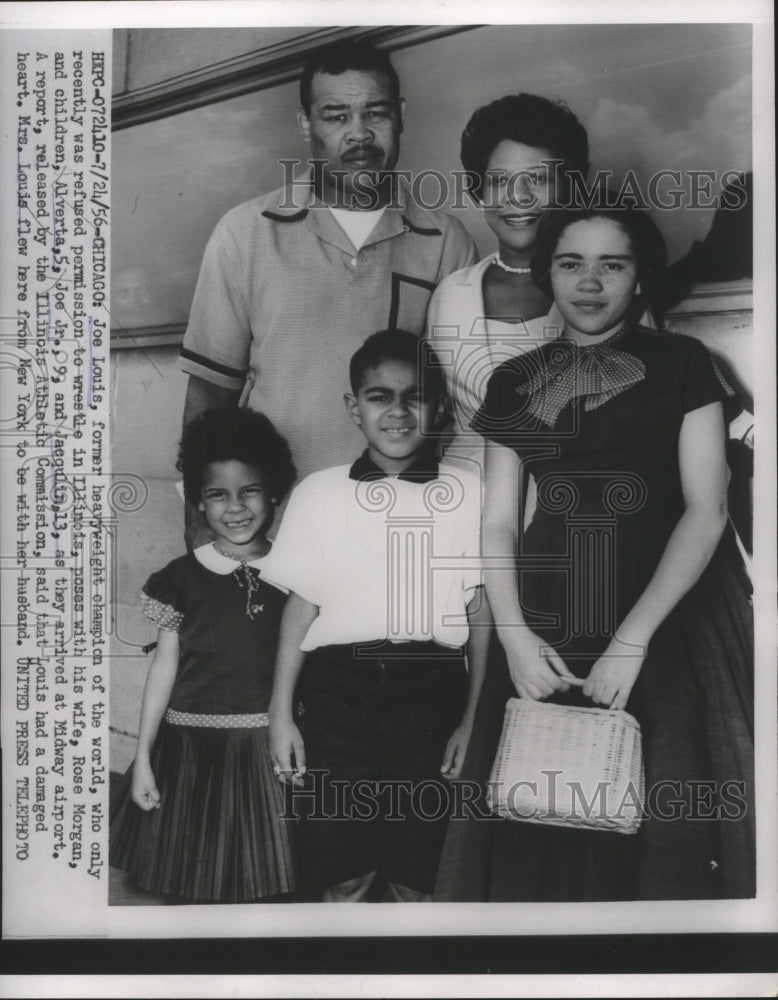 1956 Press Photo Former boxing champion Joe Louis poses with family in Chicago - Historic Images